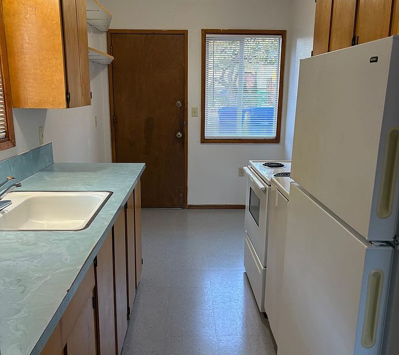 1st image of 1102-1120 NE 57th Ave #1112