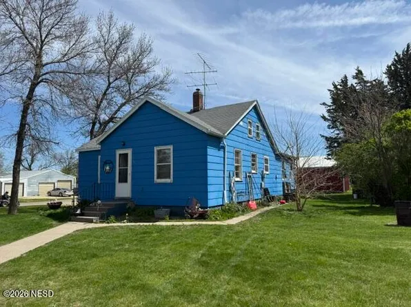 301 E North St, Badger, SD 57214