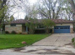 8903 Murray Rd, Valley View, OH 44125