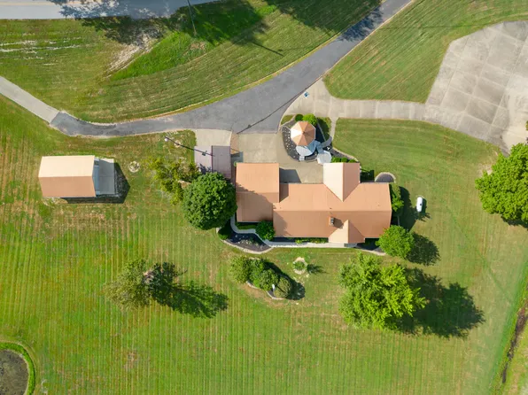 1044 Rockhouse Fork Rd, Salyersville, KY 41465