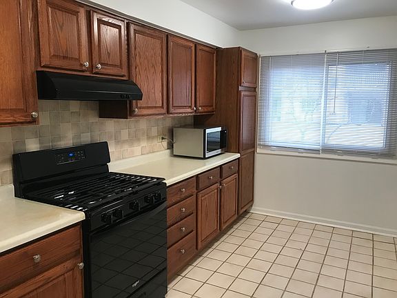 4th image of 901 Surrey Dr Unit 1AR