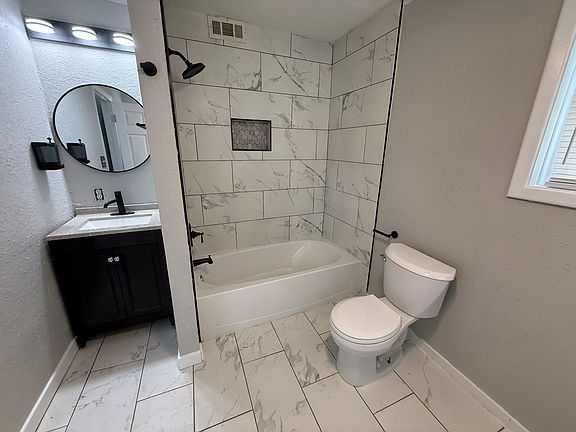 2nd image of 530 N Broadway St