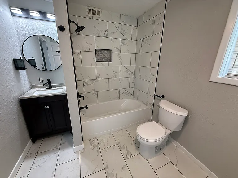 530 N Broadway St — Photo 2