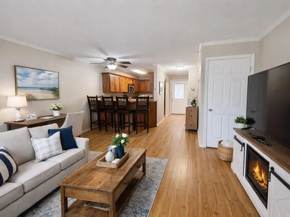 601 Dave Creek Pkwy APT 79, Fairfield Bay, AR 72088