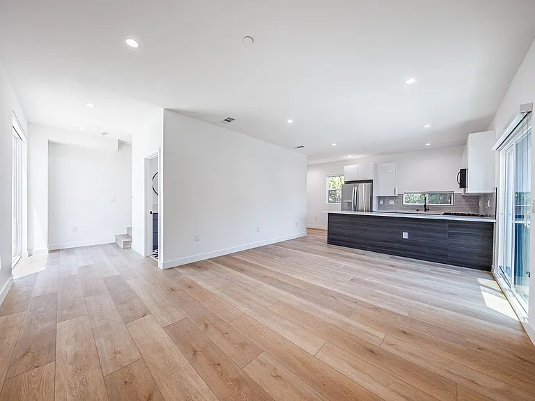 11311 Collins St — Photo 56