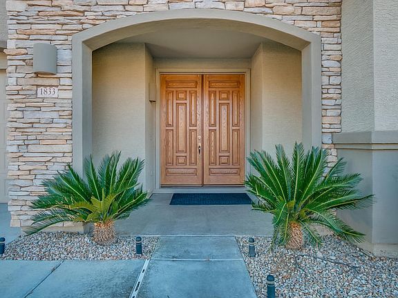 5th image of 1833 E San Carlos Pl
