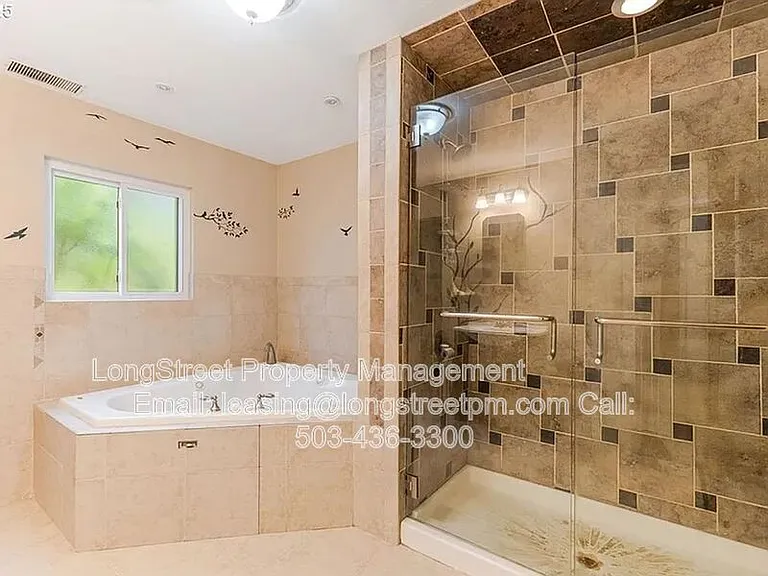 2915 NE Fremont Dr — Photo 14