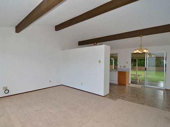 5th image of 4911 135th Pl NE