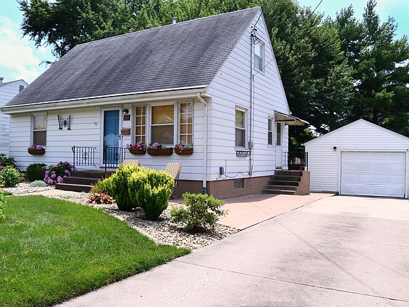 Side view, Driveway, Garage