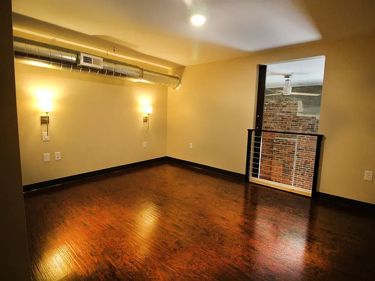 320 W North St — Photo 6