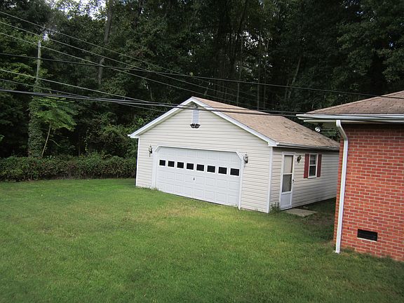 Detached 2-Car Garage