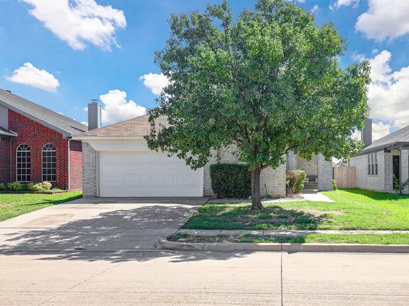 8304 Three Bars Dr, Fort Worth, TX 76179
