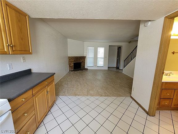 3rd image of 484 Sellers Pl