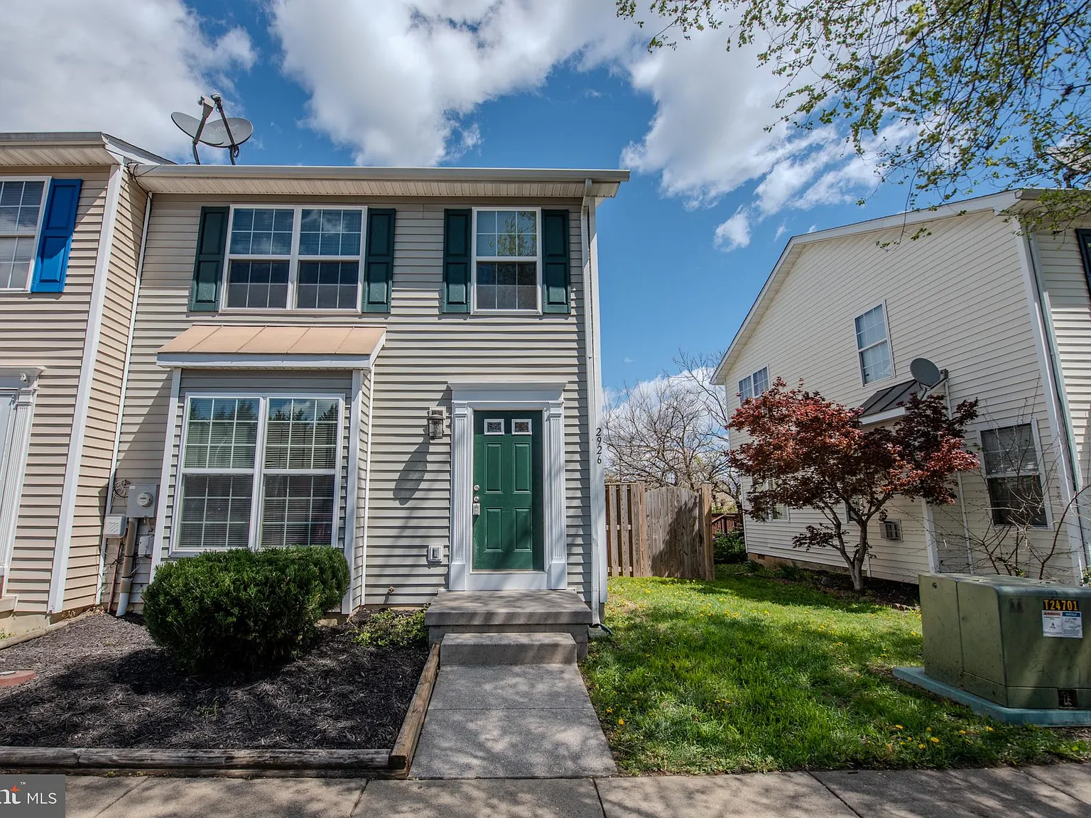 3 bed, 1.5 bath, 1251 sqft, $1,825 — Photo 1