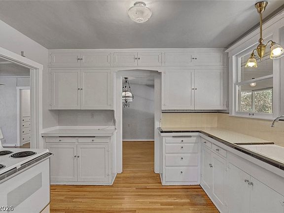 4th image of 414 Ash St