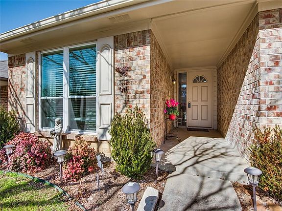 2nd image of 1447 Thistlewood Ln