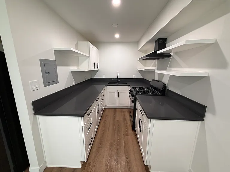 8751 Langdon Ave — Photo 7