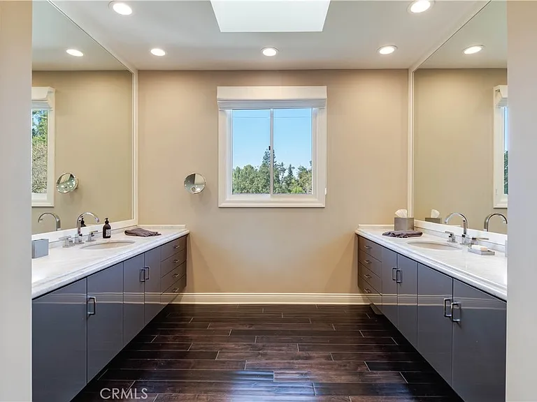 4550 Encino Ave — Photo 18