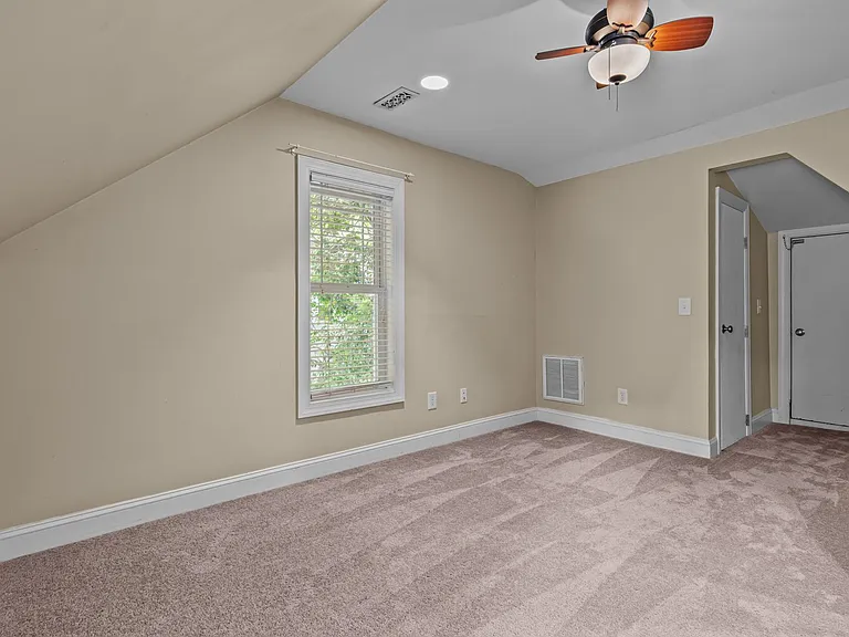 835 N Ashe St — Photo 4
