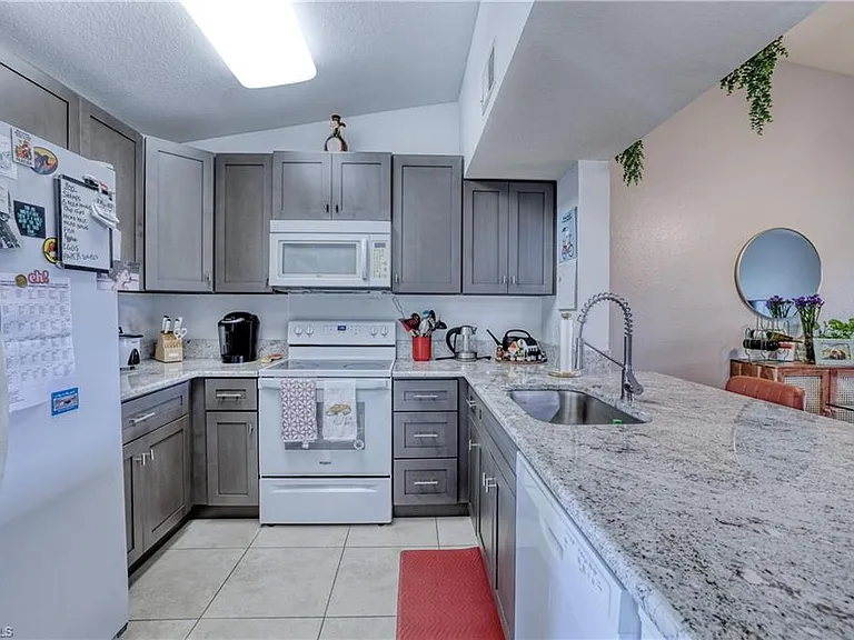 8294 Key Royal Cir #1633 — Photo 11
