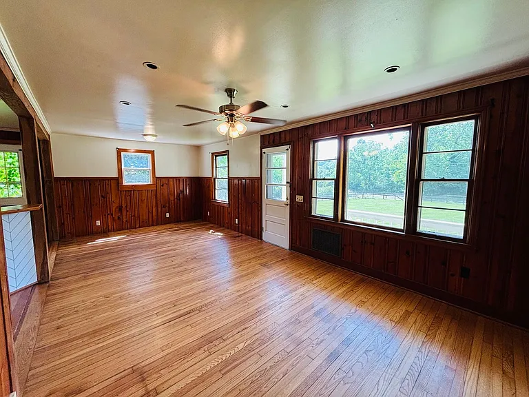 2700 Meadowbrook Dr — Photo 17