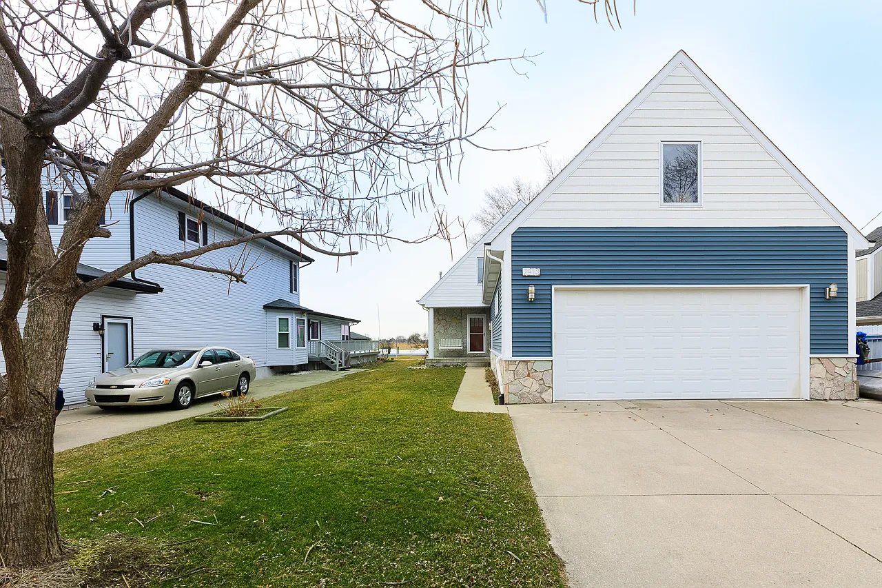7913 Stark Dr photo 1