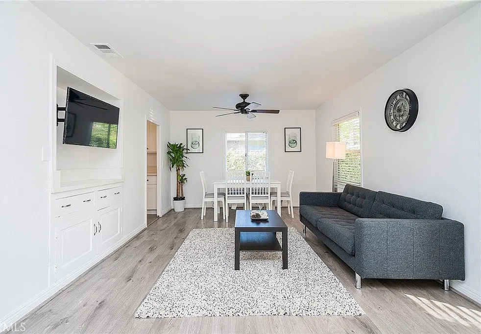 3 bed, 1276 sqft, $3,350 — Photo 3
