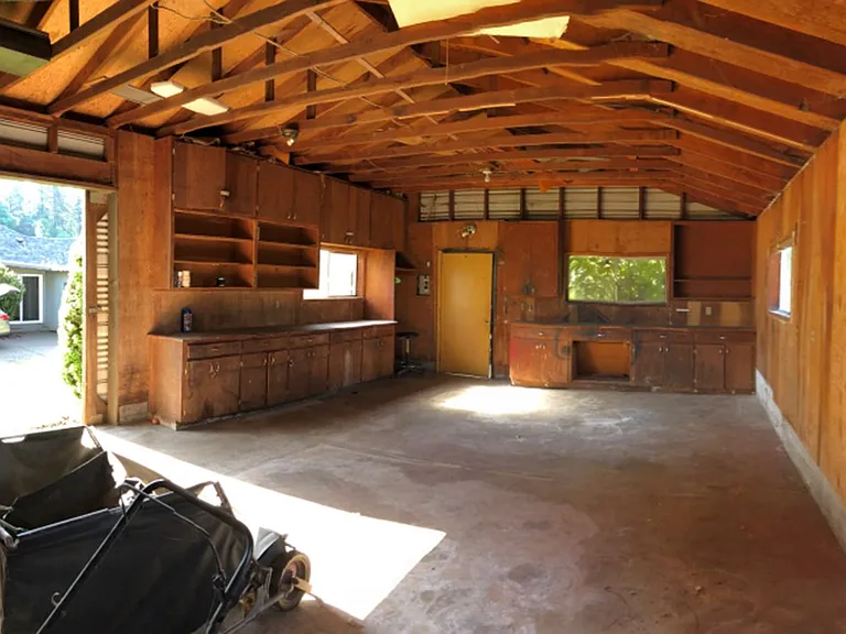 Inside optional 20x40 workshop - may be available for additional rent by separate written agreement.