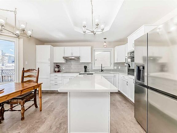 3rd image of 440 E Sunlake Rd SE