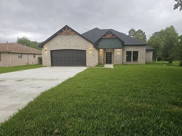 5215 McAnelly Dr, Beaumont, TX 77708