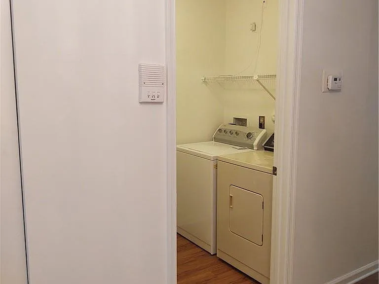 5801 Coach House Cir #B — Photo 24