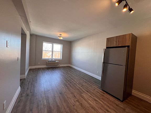 2nd image of 104 N Grove St #404