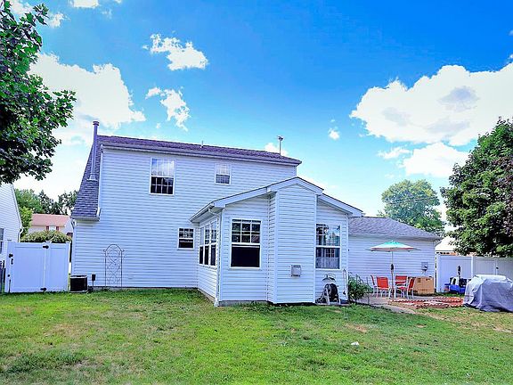 3rd image of 301 Ann Marie Dr