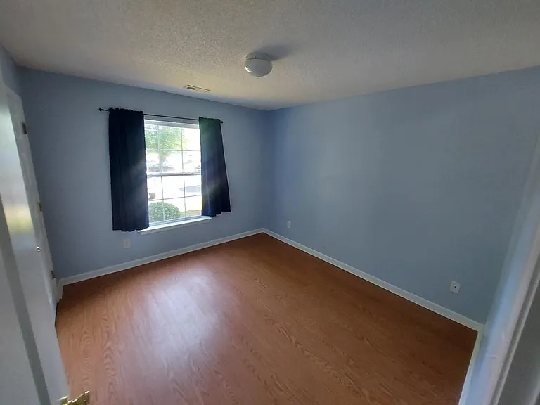905 Hanahan Ct — Photo 18
