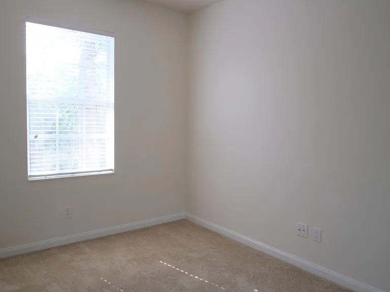 5657 Cove Cir — Photo 11