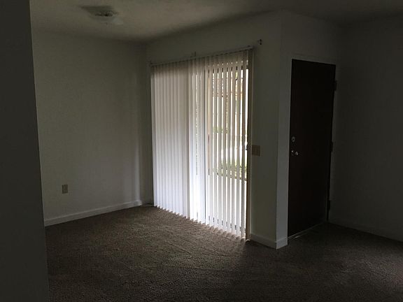 4th image of 1530 Live Oak Dr APT 2A