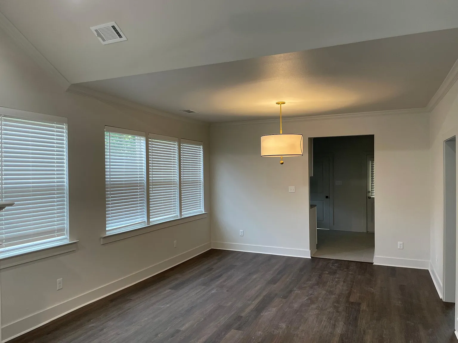 2 bed, 1036 sqft, $1,495 — Photo 3