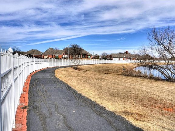5th image of 4109 Hidden Lake Cir