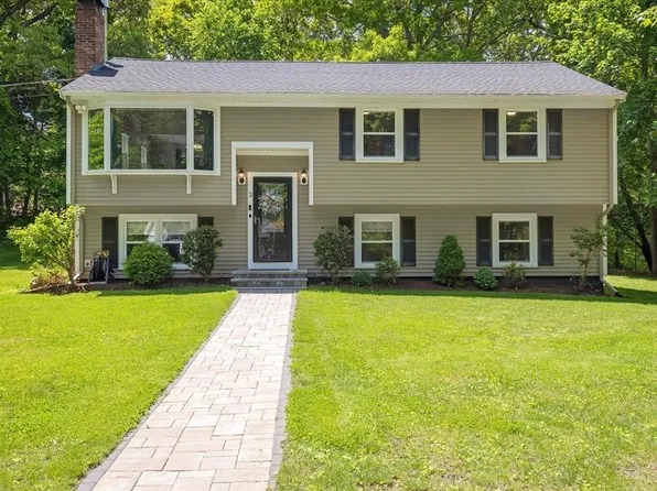 2 Wilson Ln, Plymouth, MA 02360