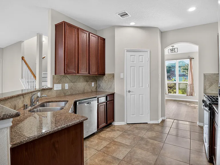 4938 Yearling Ridge Ct — Photo 8
