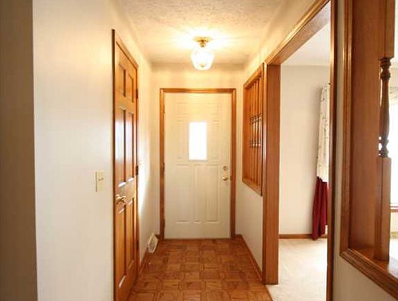 2nd image of 1455 Woodscliff Dr