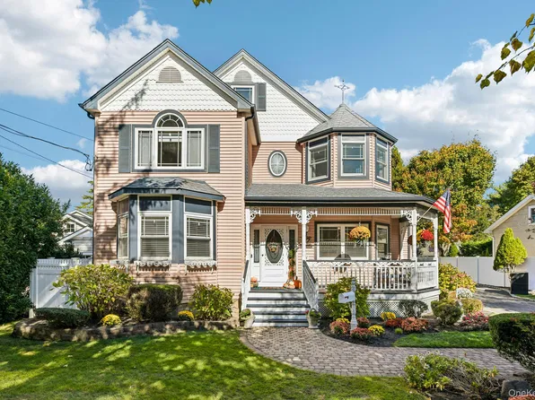27 Mason Avenue, Babylon, NY 11702