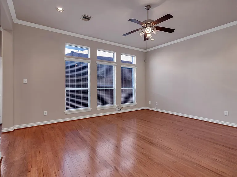 3414 Home St — Photo 5