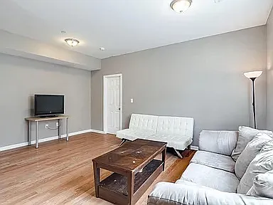 3 bed, 1100 sqft, $1,699 — Photo 2