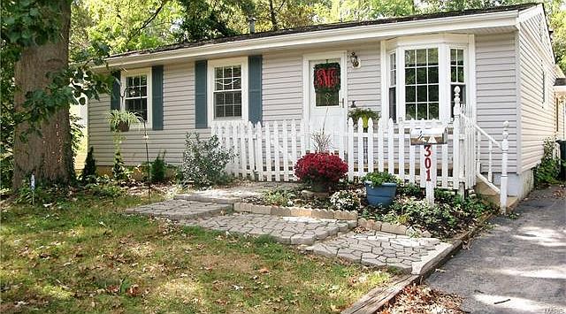 1st image of 301 Crest Ave