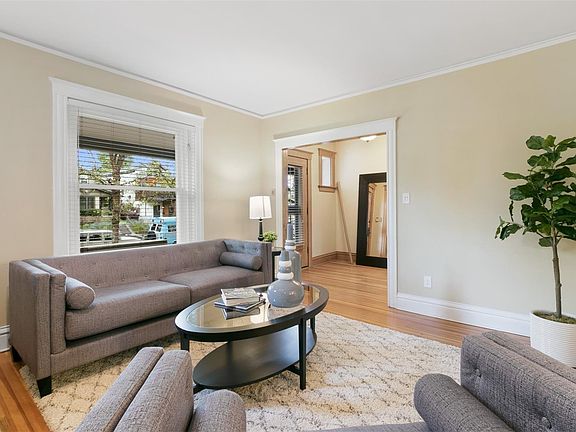 5th image of 2042 N Race St