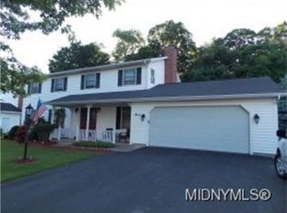 7 Country Club Dr, New York Mills, NY 13417