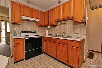 4th image of 209 Country Ln