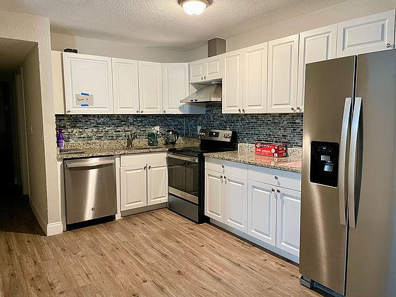 3rd image of 4127 Lenox Blvd