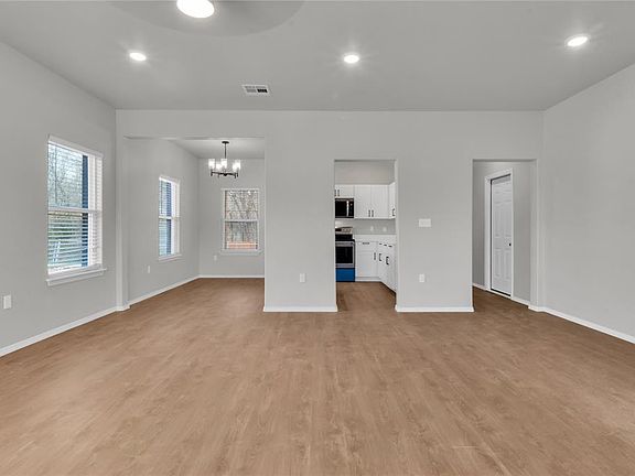 4th image of 4202 N Shadybrook Dr